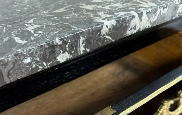 Secrétaire a ribalta in legno laccato nero e bronzi dorati – Stile Boulle, metà XIX secolo — Buono stato