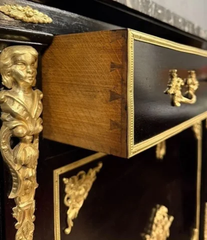 Secrétaire a ribalta in legno laccato nero e bronzi dorati – Stile Boulle, metà XIX secolo — Buono stato