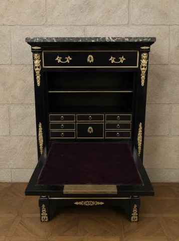 Secrétaire a ribalta in legno laccato nero e bronzi dorati – Stile Boulle, metà XIX secolo — Buono stato