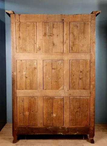 Louis-XV-Armoire mit vier Türen aus Nussbaum, circa 1750 — Guter Zustand