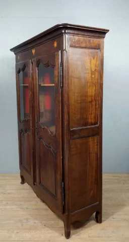 Bücherregal im Louis-XV-Stil aus Nussbaum, Eiche und Buche, circa 1880 — Guter Zustand