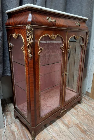 Vitrina de apoyo época Napoleón III en caoba, bronce dorado y mármol blanco — Buen estado