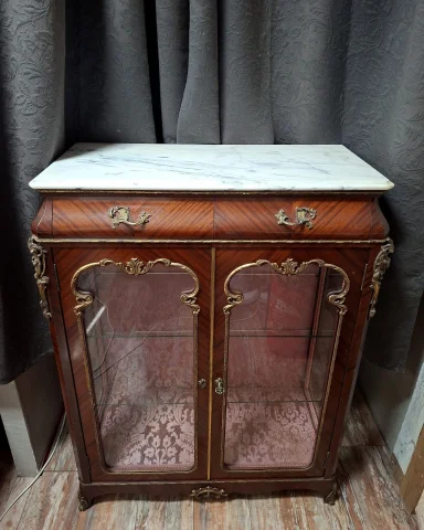 Vitrina de apoyo época Napoleón III en caoba, bronce dorado y mármol blanco — Buen estado