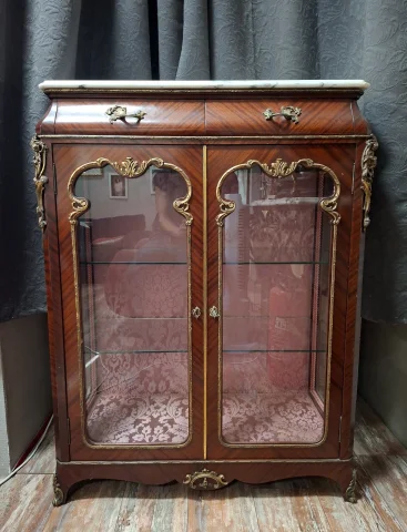 Vitrina de apoyo época Napoleón III en caoba, bronce dorado y mármol blanco — Buen estado
