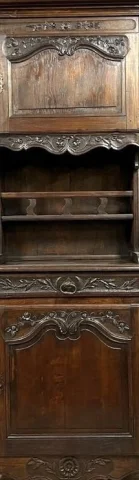 Buffet zweiteilig im Louis-XV-Stil aus Nussbaum — Guter Zustand