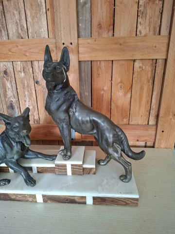 Sculpture Art Deco with two German Shepherds – L. Carvin – circa 1930 — Good condition