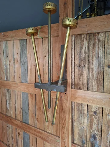 Dreiflammige Wandleuchte aus Messing – 1950er–1960er Jahre — Guter Zustand