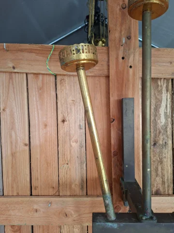 Dreiflammige Wandleuchte aus Messing – 1950er–1960er Jahre — Guter Zustand