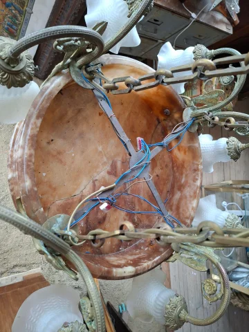 Kronleuchter im Empire-Stil mit Adlern, vergoldete Bronze und Alabaster – 6 Flammen — Guter Zustand
