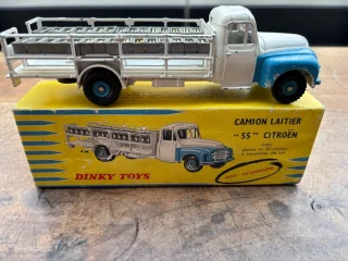 Dinky Toys Молочный грузовик