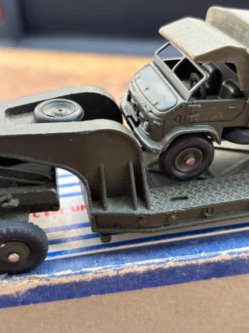 DINKY SUPERTOYS BERLIET ZUGMASCHINE MIT PANZERTRANSPORTER-SATTELAUFLIEGER — Guter Zustand