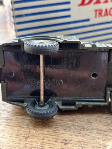 DINKY SUPERTOYS BERLIET ZUGMASCHINE MIT PANZERTRANSPORTER-SATTELAUFLIEGER — Guter Zustand