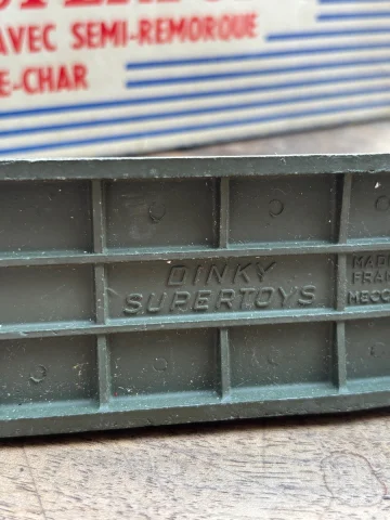 DINKY SUPERTOYS BERLIET ZUGMASCHINE MIT PANZERTRANSPORTER-SATTELAUFLIEGER — Guter Zustand