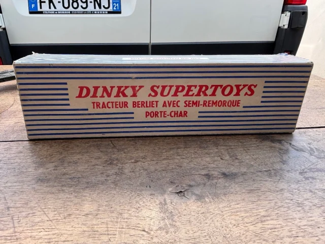 DINKY SUPERTOYS BERLIET ZUGMASCHINE MIT PANZERTRANSPORTER-SATTELAUFLIEGER — Guter Zustand
