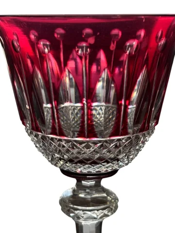 Saint Louis Tommy Rotweinkelch, Höhe 19,8 cm (Preis pro Glas). — Sehr guter Zustand