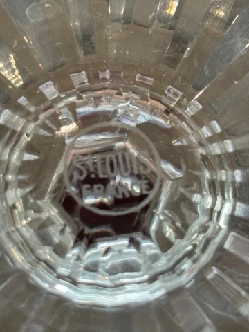 Saint Louis Tommy Rotweinkelch, Höhe 19,8 cm (Preis pro Glas). — Sehr guter Zustand
