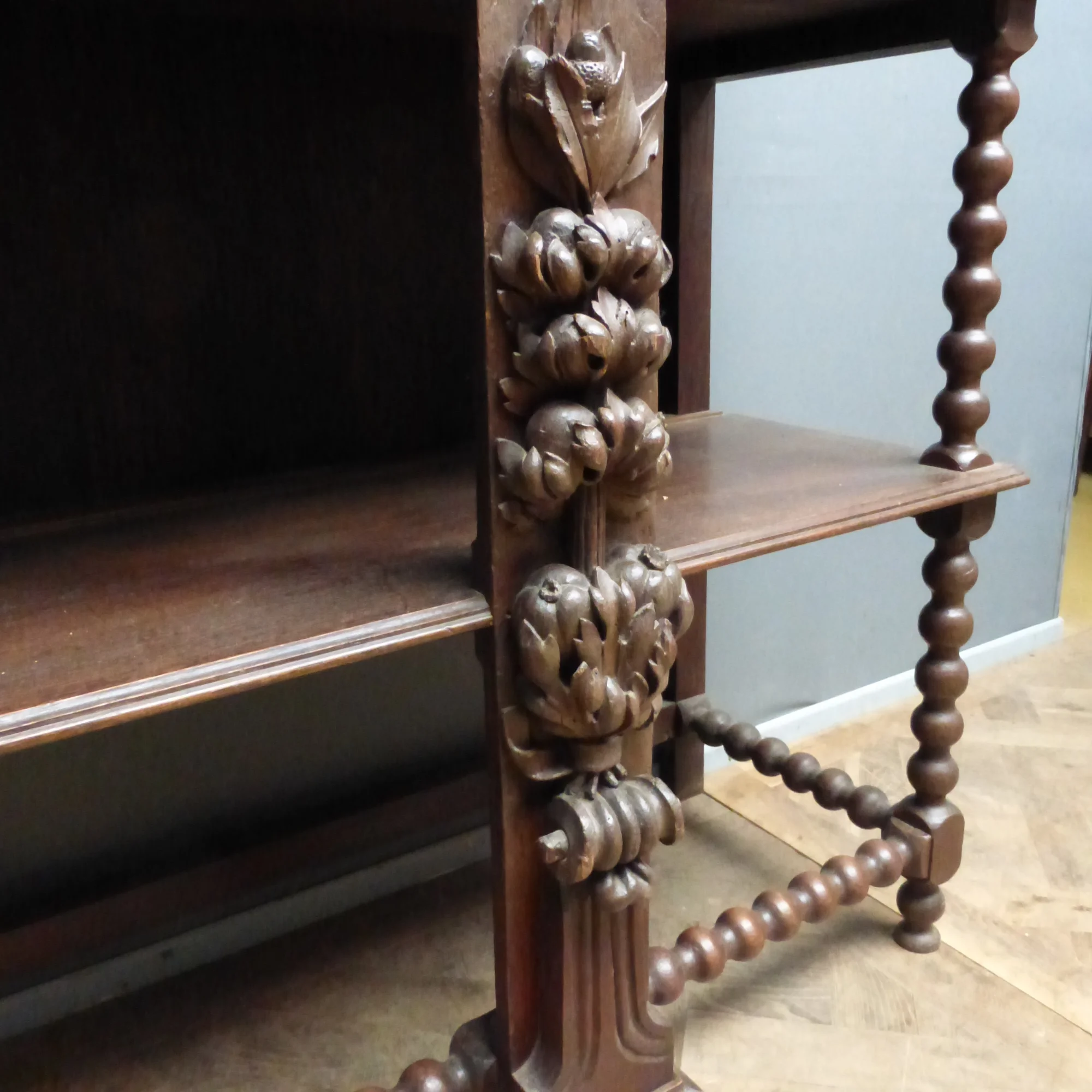 Antique  desert in oak of style Louis XIII