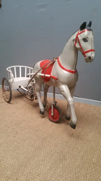 Cheval à pédales ;sulky de square
