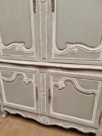 Ancien buffet Normand peint  chapeau de gendarme