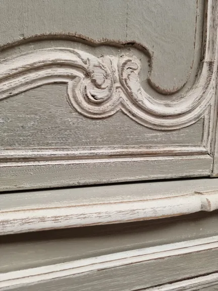 Ancien buffet Normand peint  chapeau de gendarme