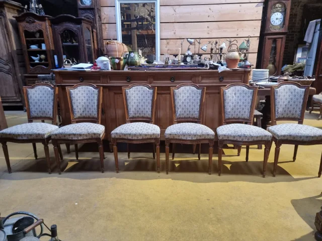 Série de 6 chaises de style directoire en hêtre