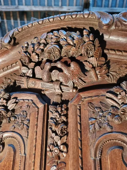Ancienne armoire Normande de mariage aux oiseaux