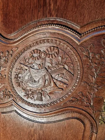 Ancienne armoire Normande de mariage aux oiseaux