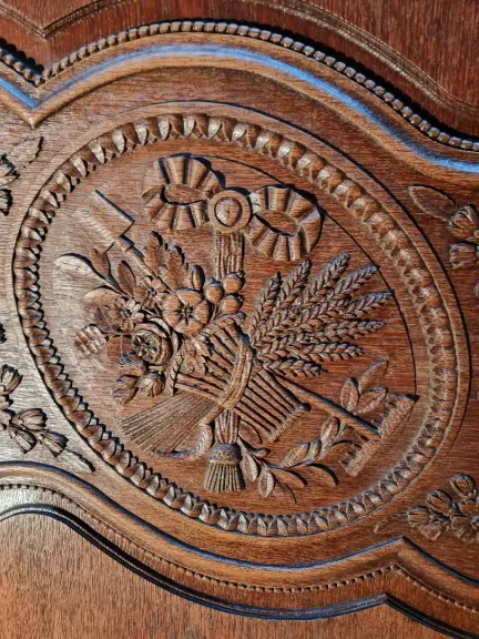 Ancienne armoire Normande de mariage aux oiseaux