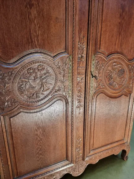 Ancienne armoire Normande de mariage aux oiseaux