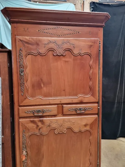Vendéen cabinet in Louis XV style in cherrywood,