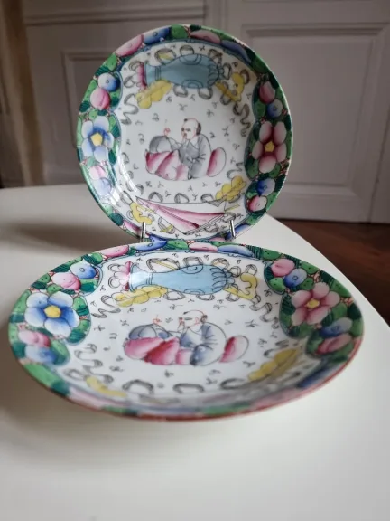 Paire d assiettes creuses en porcelaine fine  de Bayeux ,décor au Chinois  XIXeme