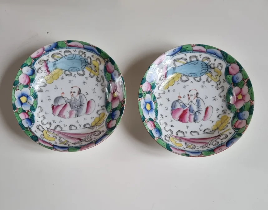 Pair of deep plates in fine Bayeux porcelain