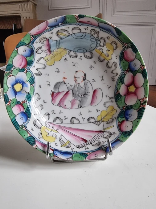 Pair of deep plates in fine Bayeux porcelain