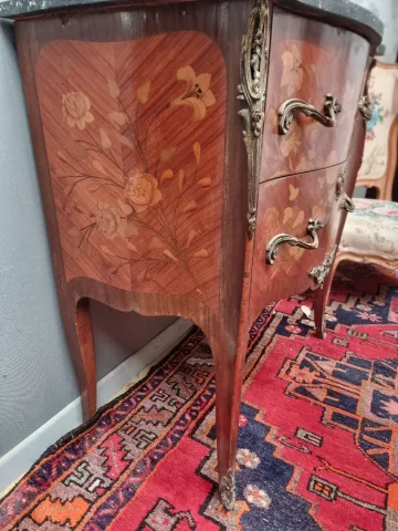 Petits commode sauteuse de style Louis XV