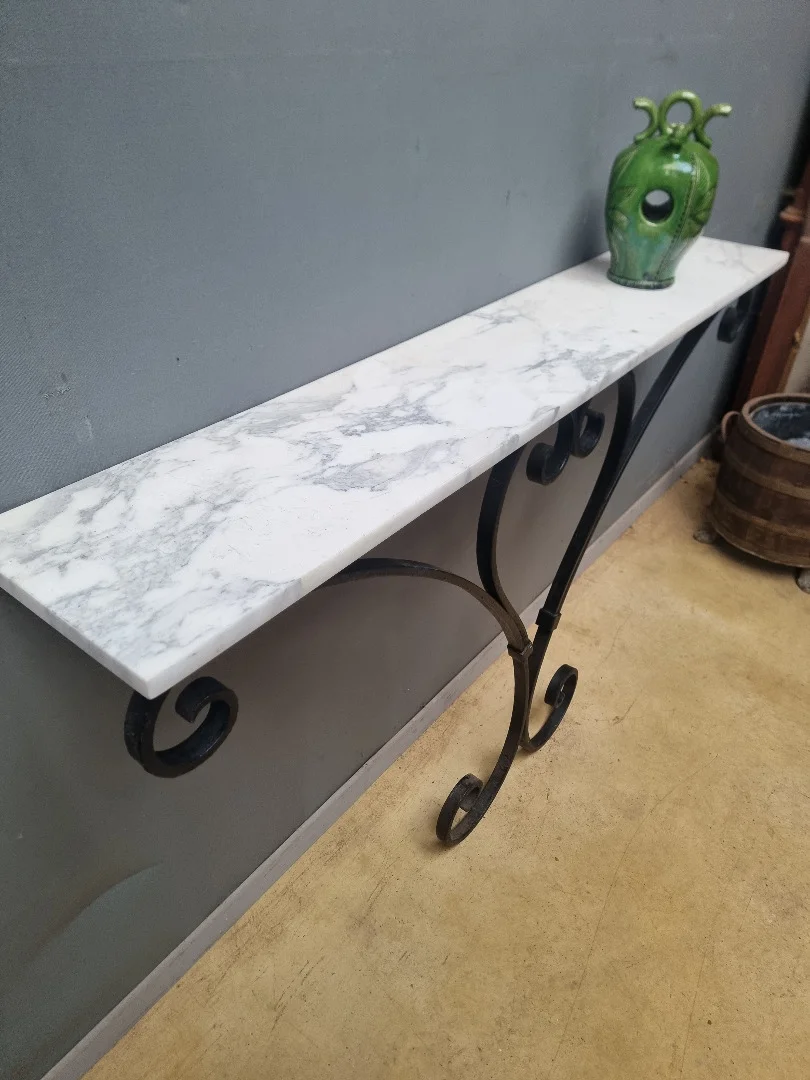 Antica console vintage in ferro battuto con piano in marmo