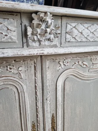 Ancien Bas de buffet en chêne peint et sculpté,
