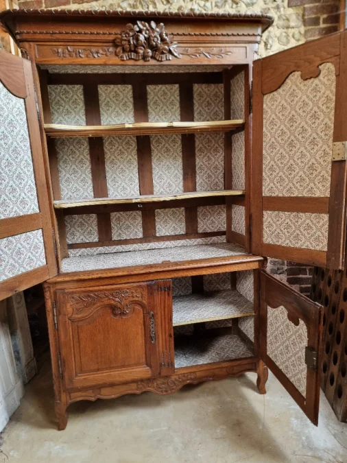 French antique  Norman wedding sideboard X.X c.th