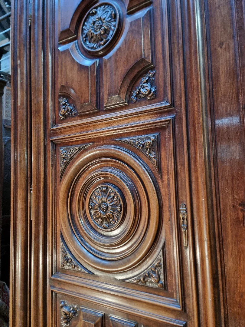 Grande armoire de château en noyer ,XIX eme