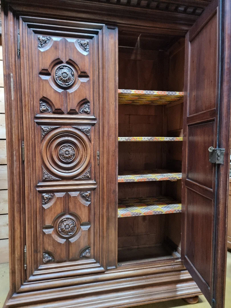 Grande armoire de château en noyer ,XIX eme