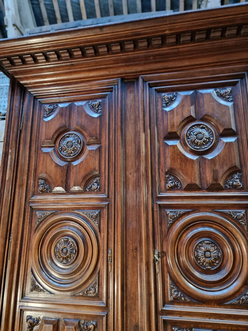 Grande armoire de château en noyer ,XIX eme