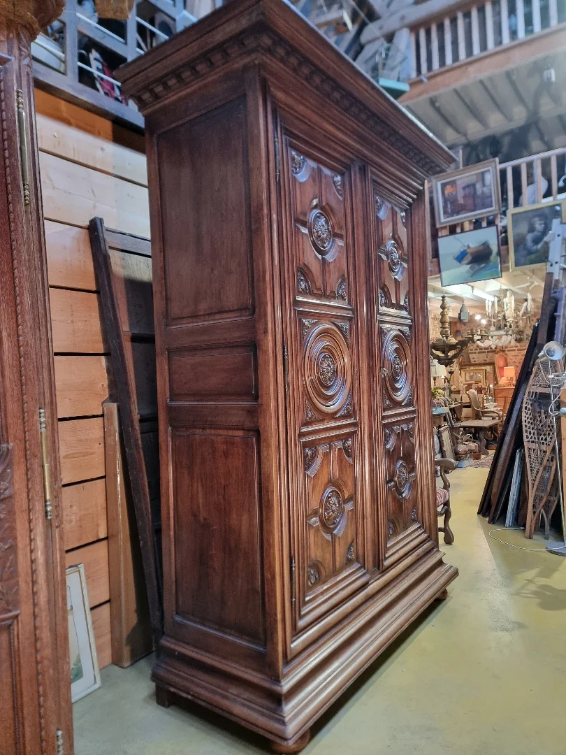 Grande armoire de château en noyer ,XIX eme