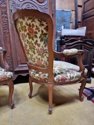 aire de fauteuils de style Louis XV