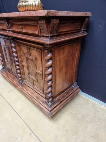Buffet en noyer début 18eme ; — Bon état