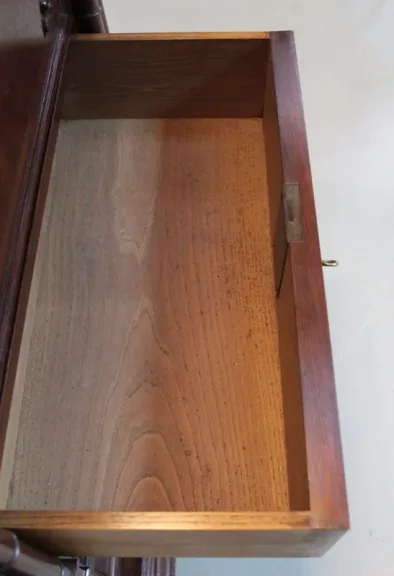 EICHE SECRETAIRE