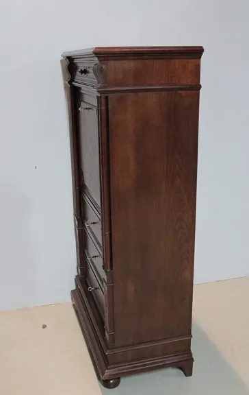 EICHE SECRETAIRE