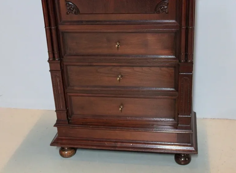 EICHE SECRETAIRE