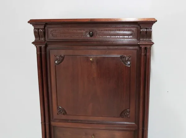 EICHE SECRETAIRE