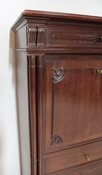EICHE SECRETAIRE