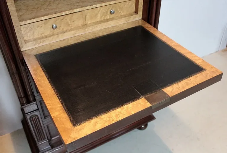 EICHE SECRETAIRE