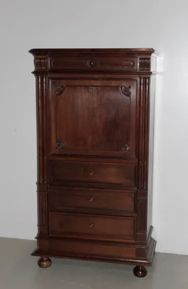 EICHE SECRETAIRE